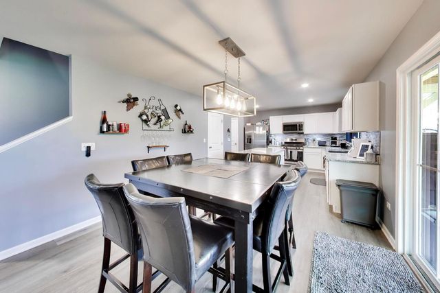 460 E Meadowdale Circle, Hampshire, IL 60140