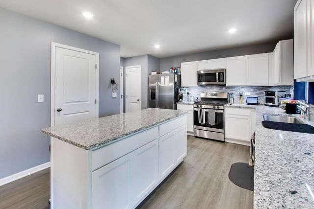 460 E Meadowdale Circle, Hampshire, IL 60140