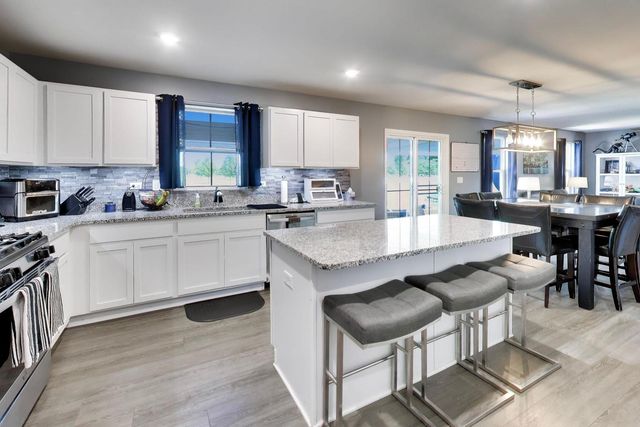 460 E Meadowdale Circle, Hampshire, IL 60140