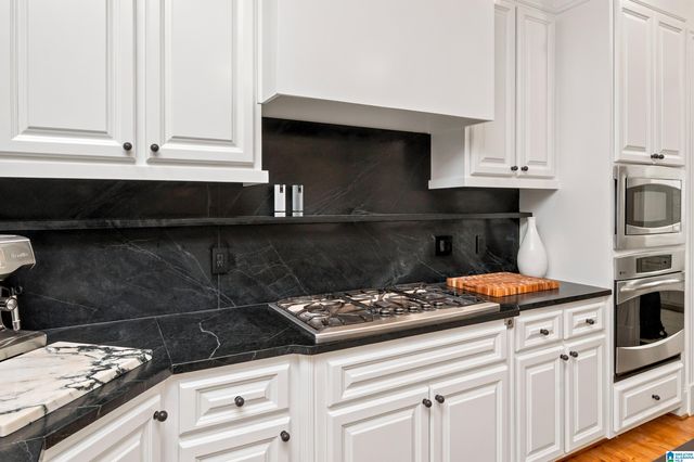 3904 BUTLER SPRINGS WAY, Hoover, AL 35226
