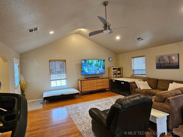 11016 N 160th East East Avenue, Owasso, OK 74055