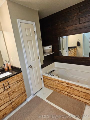 11016 N 160th East East Avenue, Owasso, OK 74055