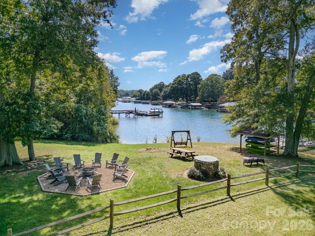 118 Waterfowl Lane, Mooresville, NC 28117