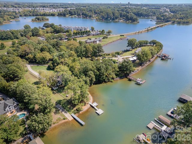 118 Waterfowl Lane, Mooresville, NC 28117