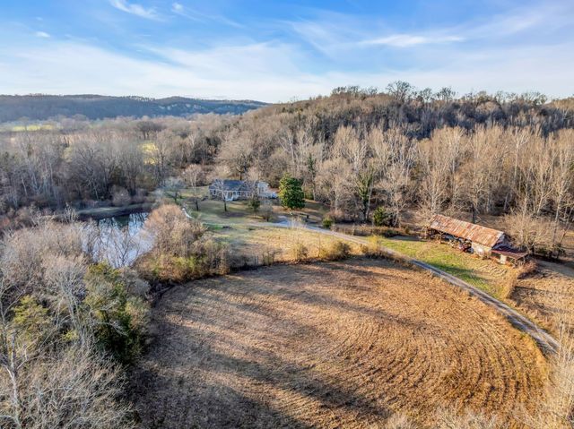 1613 Harpeth Xing, Ashland City, TN 37015