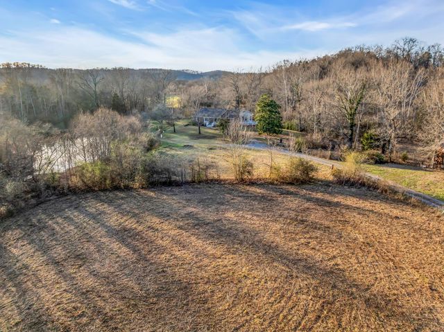 1613 Harpeth Xing, Ashland City, TN 37015