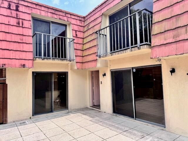 217 Live Oak Lane, Boynton Beach, FL 33436