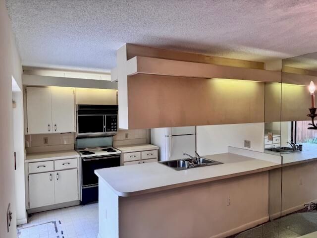 217 Live Oak Lane, Boynton Beach, FL 33436