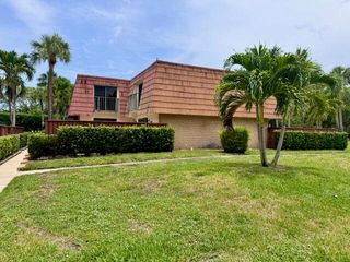 217 Live Oak Lane, Boynton Beach, FL 33436