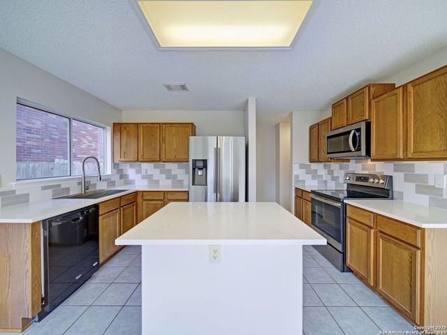 8414 Park Olympia, Universal City, TX 78148