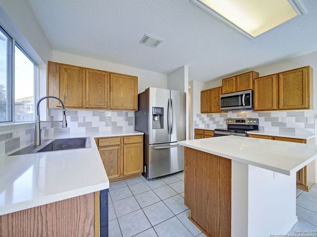 8414 Park Olympia, Universal City, TX 78148