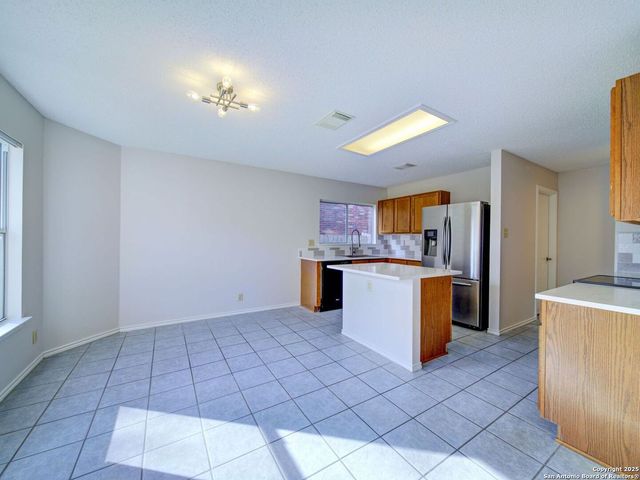 8414 Park Olympia, Universal City, TX 78148