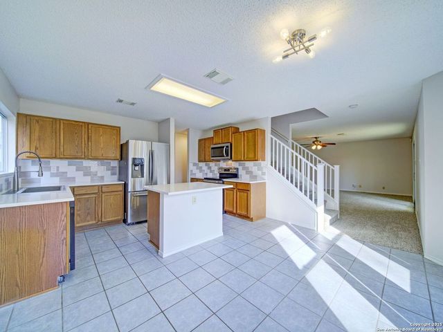 8414 Park Olympia, Universal City, TX 78148