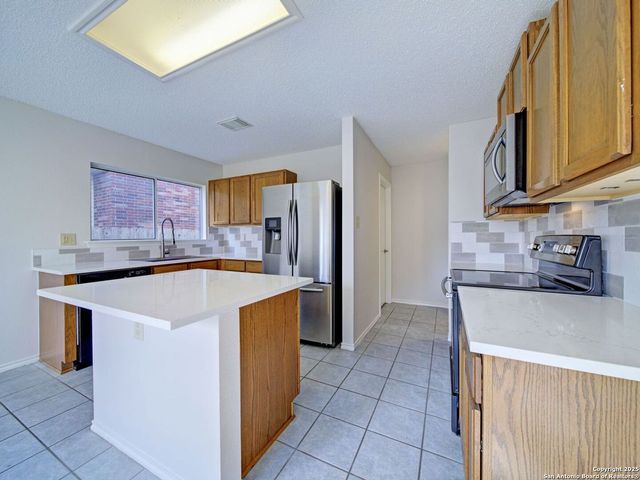 8414 Park Olympia, Universal City, TX 78148