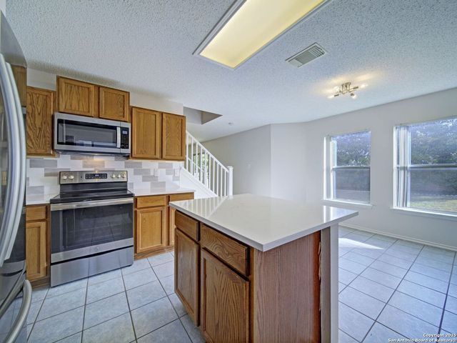 8414 Park Olympia, Universal City, TX 78148