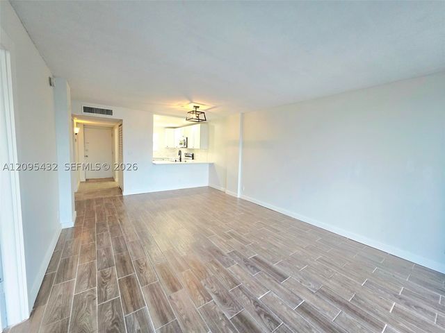 108 Royal Park Dr 2H, Oakland Park, FL 33309