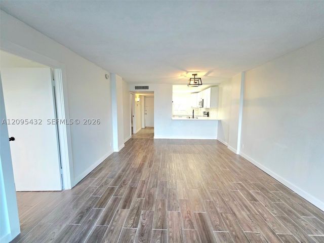 108 Royal Park Dr 2H, Oakland Park, FL 33309