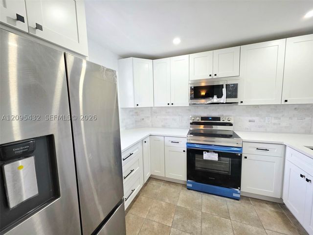 108 Royal Park Dr 2H, Oakland Park, FL 33309