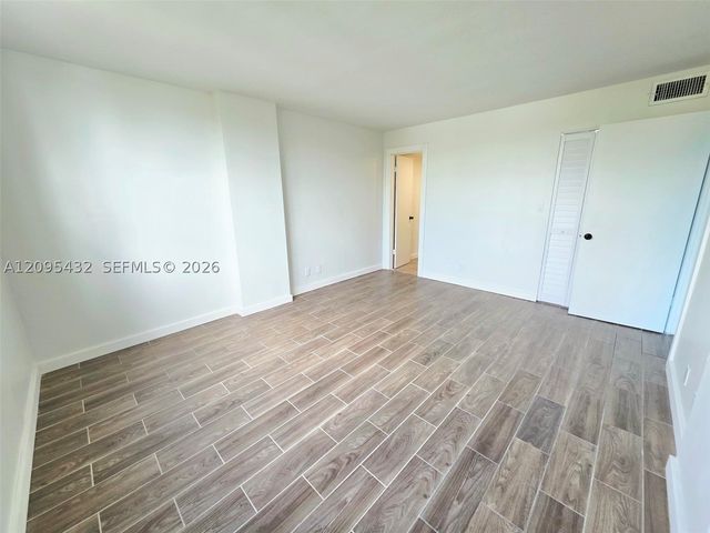 108 Royal Park Dr 2H, Oakland Park, FL 33309