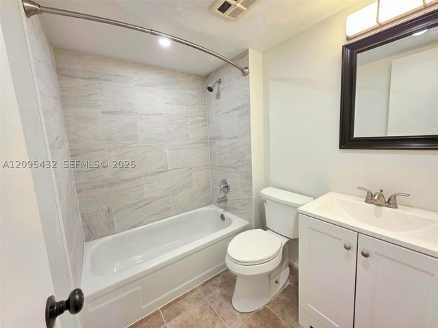108 Royal Park Dr 2H, Oakland Park, FL 33309
