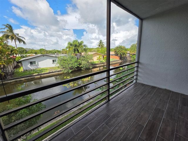 108 Royal Park Dr 2H, Oakland Park, FL 33309