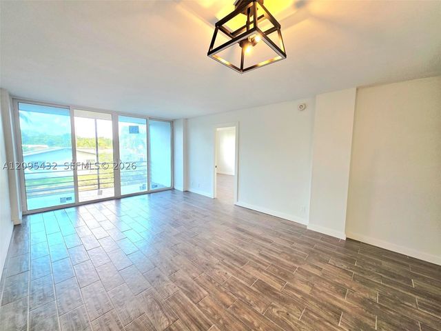 108 Royal Park Dr 2H, Oakland Park, FL 33309