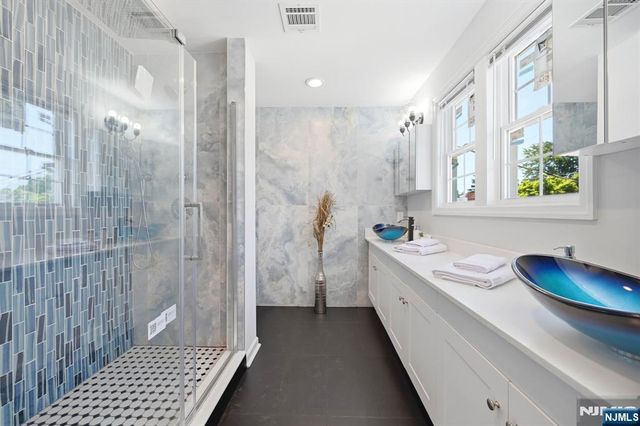 77 Chestnut Street, Lodi, NJ 07644