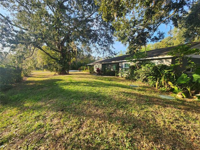 820 CRENSHAW LAKE ROAD, Lutz, FL 33548