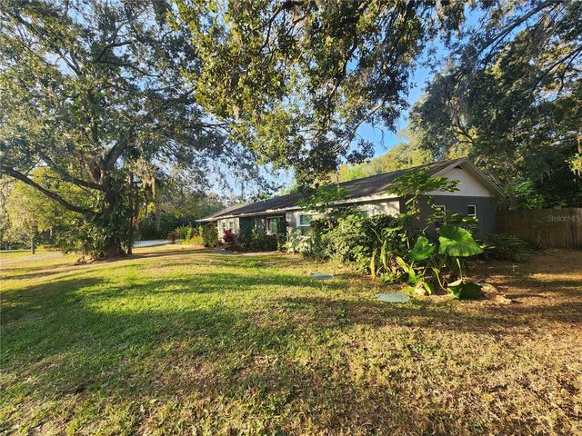 820 CRENSHAW LAKE ROAD, Lutz, FL 33548