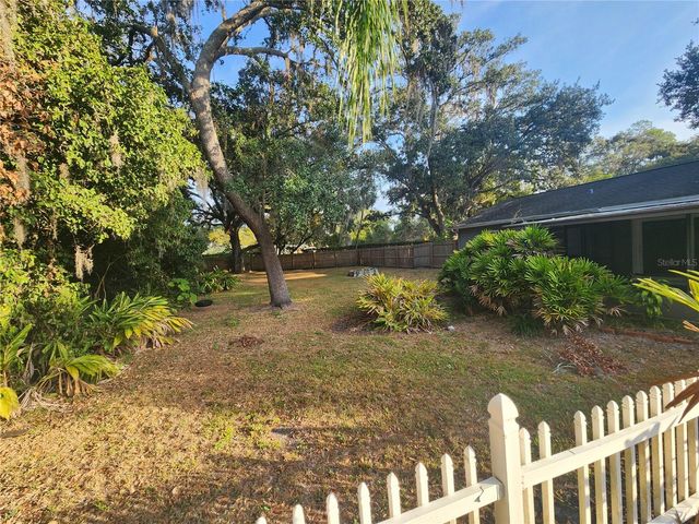 820 CRENSHAW LAKE ROAD, Lutz, FL 33548