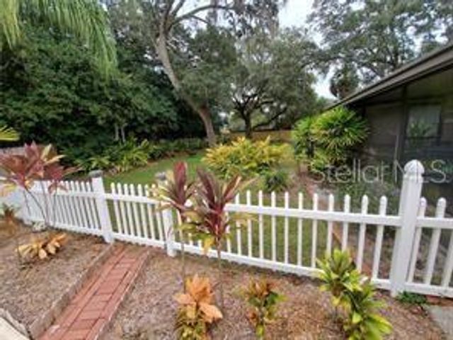 820 CRENSHAW LAKE ROAD, Lutz, FL 33548