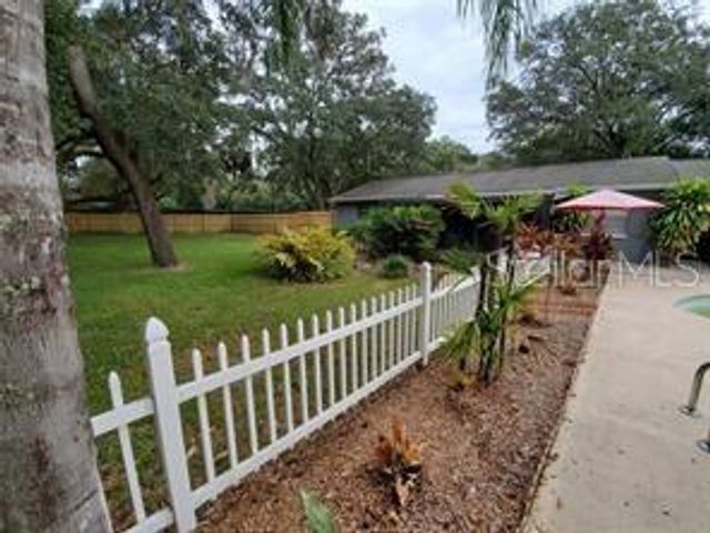 820 CRENSHAW LAKE ROAD, Lutz, FL 33548