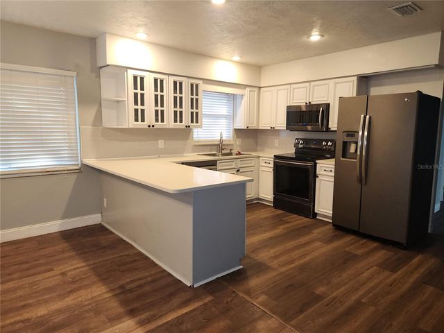 820 CRENSHAW LAKE ROAD, Lutz, FL 33548