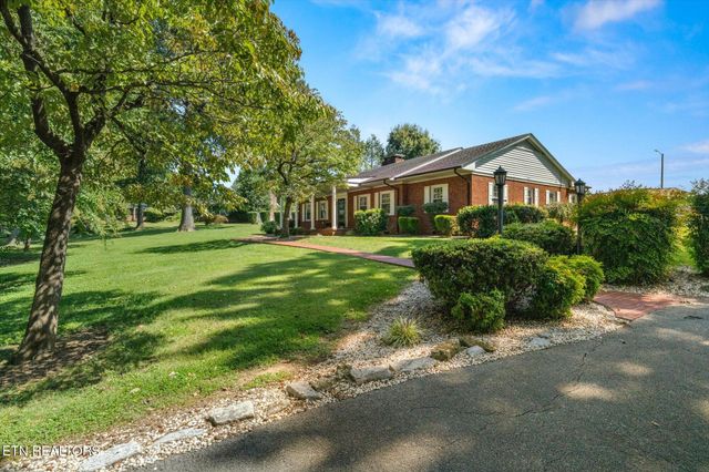 1670 Oak St, Morristown, TN 37813