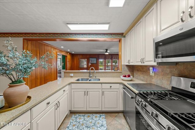 1670 Oak St, Morristown, TN 37813