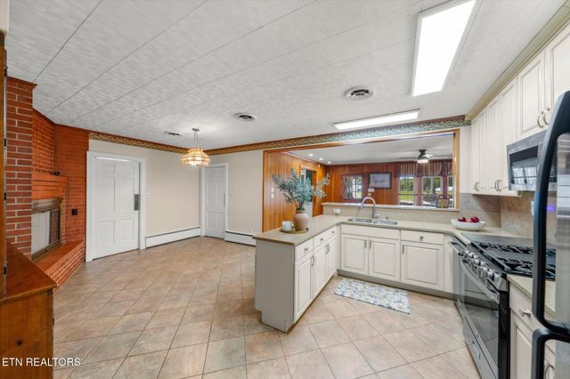 1670 Oak St, Morristown, TN 37813