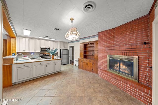 1670 Oak St, Morristown, TN 37813