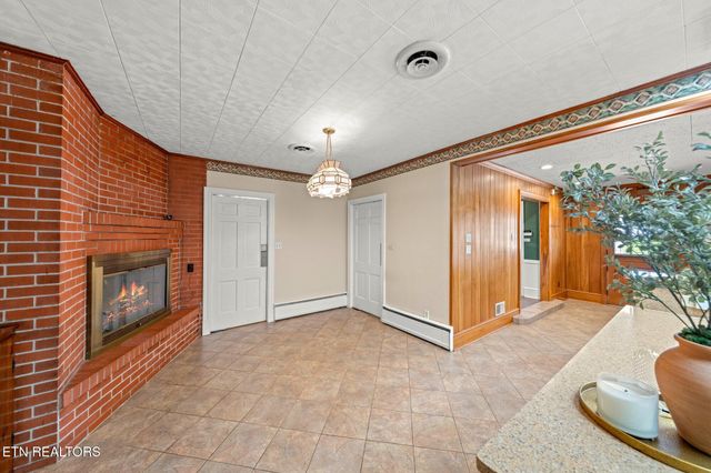 1670 Oak St, Morristown, TN 37813