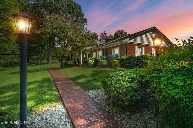 1670 Oak St, Morristown, TN 37813