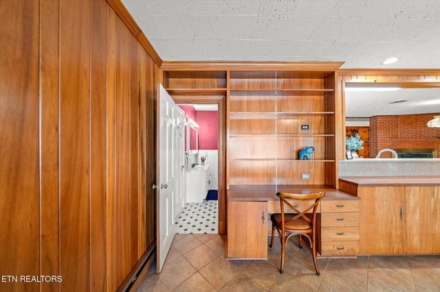 1670 Oak St, Morristown, TN 37813