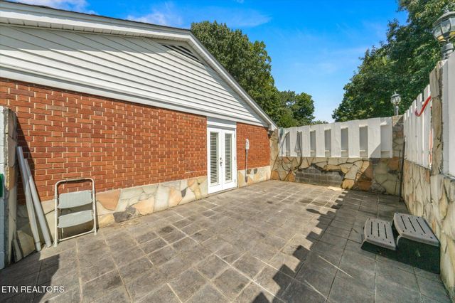 1670 Oak St, Morristown, TN 37813