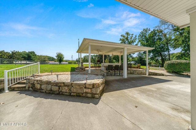 1670 Oak St, Morristown, TN 37813