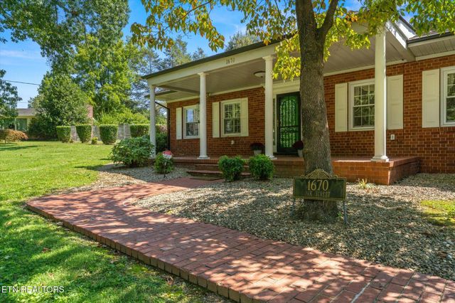 1670 Oak St, Morristown, TN 37813