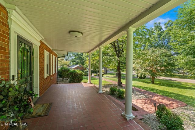 1670 Oak St, Morristown, TN 37813