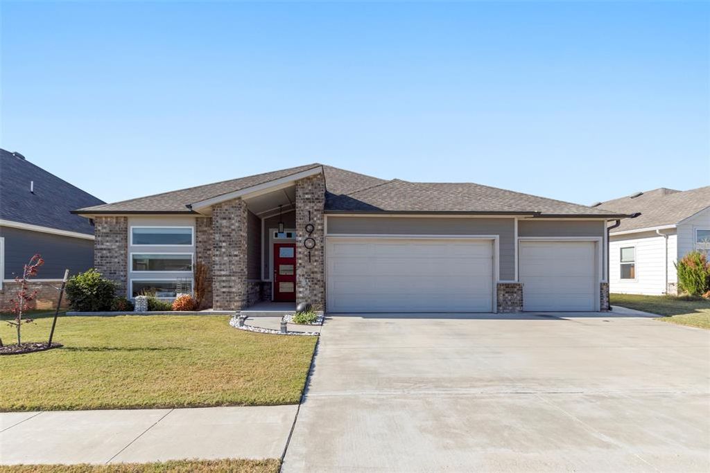 1901 Sara Vista Drive, Yukon, OK 73099