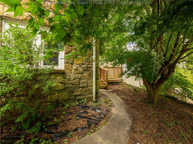 1102 Rosalie Drive, Charleston, WV 25302