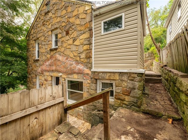 1102 Rosalie Drive, Charleston, WV 25302