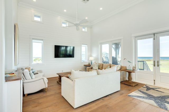 408 Seagrass, Gilchrist, TX 77617