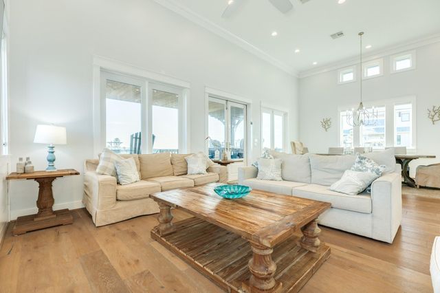 408 Seagrass, Gilchrist, TX 77617