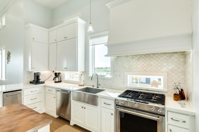 408 Seagrass, Gilchrist, TX 77617